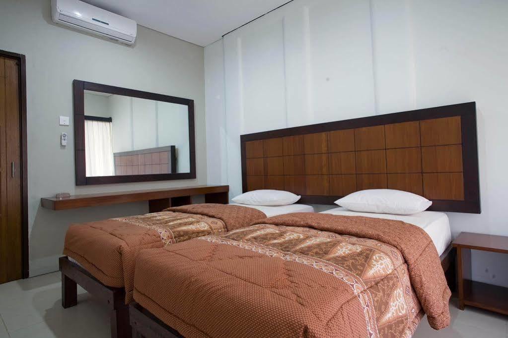 The Kubu Hotel Kuta Lombok Exterior foto